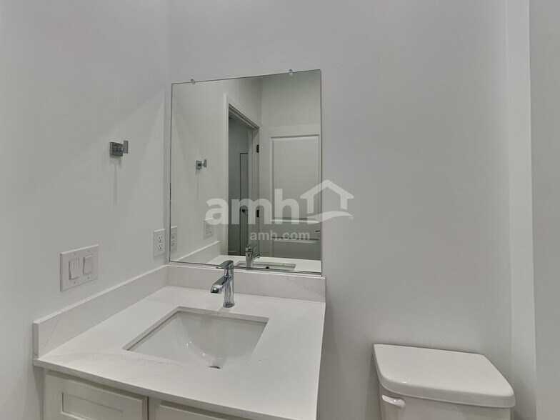 Building Photo - 9568 E Friedel Dr