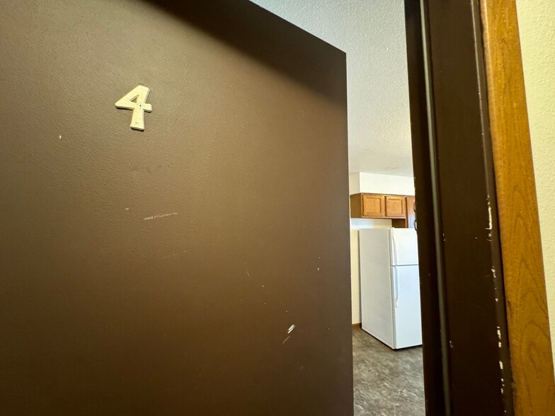 Building Photo - 2318 Meadow Ln