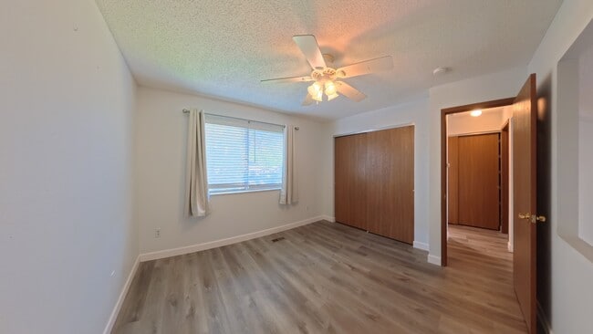Building Photo - 1112 Woodgate Dr
