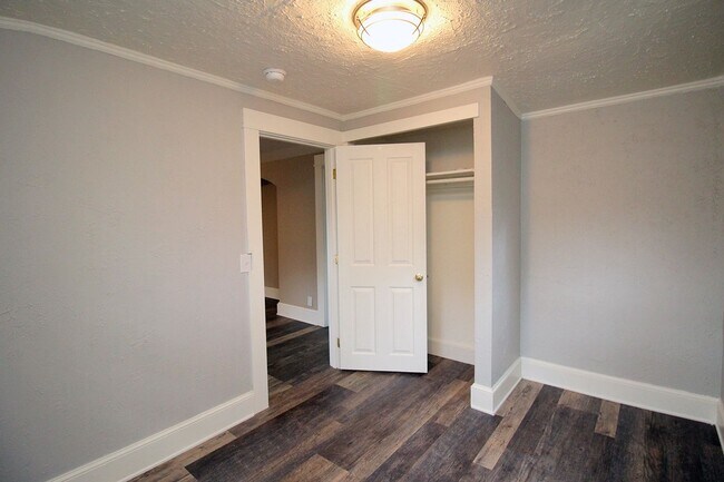 Building Photo - 5325 N Fessenden St