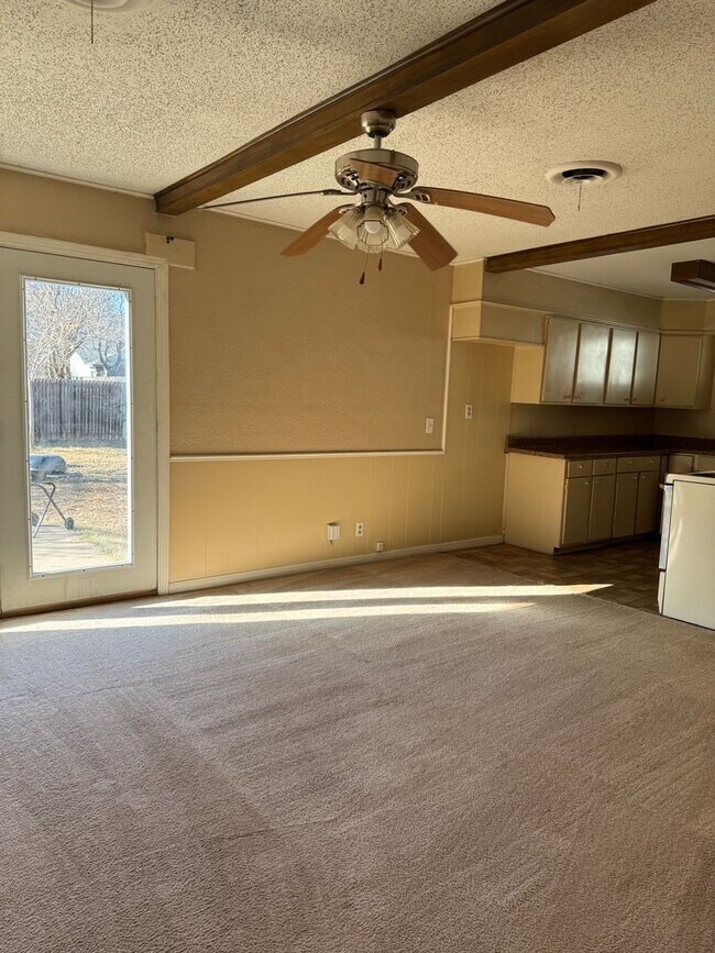 Building Photo - 924 S Crockett St