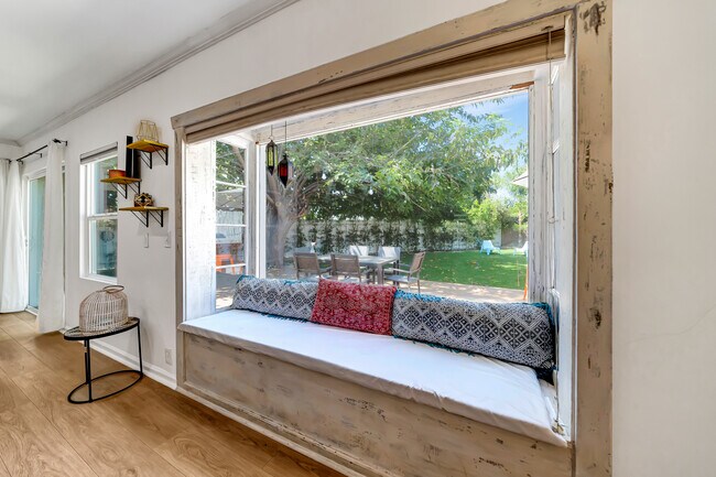 Building Photo - 7700 Oakdale Ave