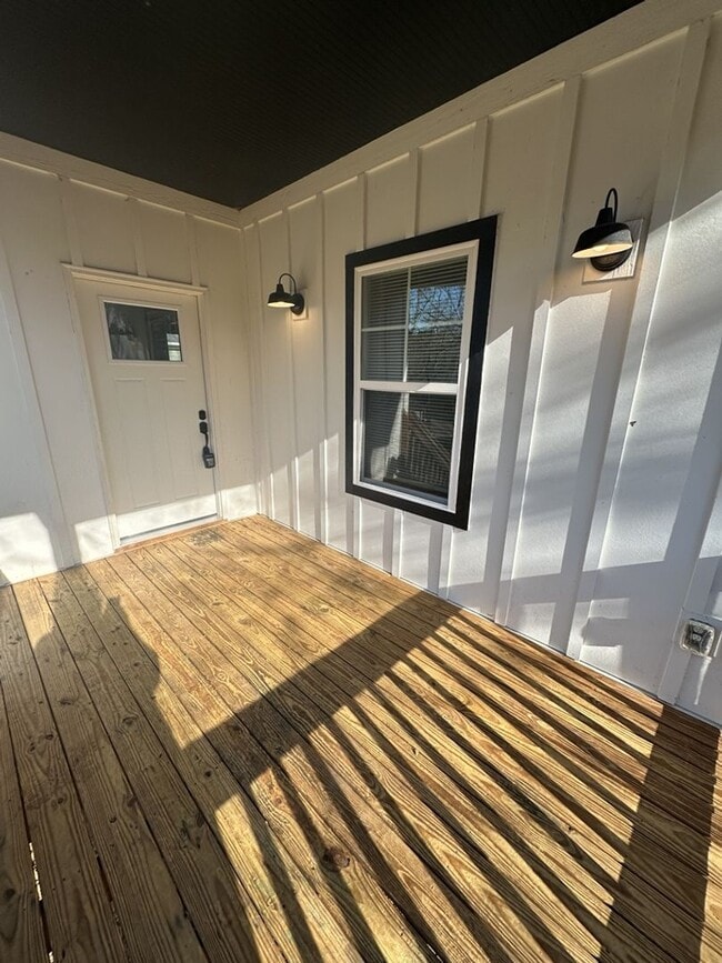 Building Photo - Updated 3BR Home Near Tennessee River | Pet Friendly