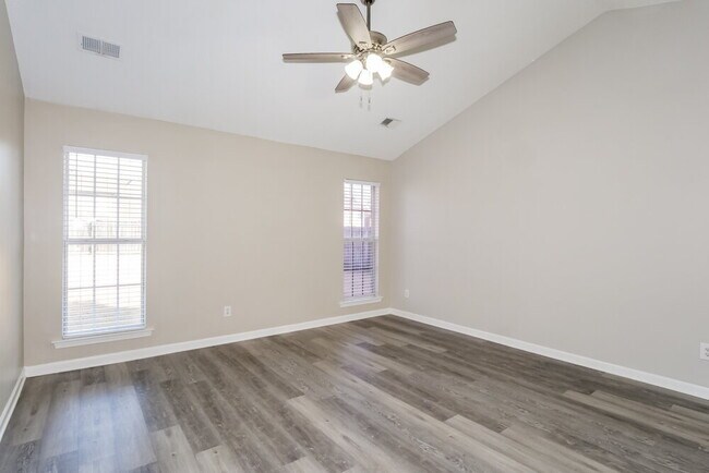 Building Photo - 5086 Jon Oak Dr