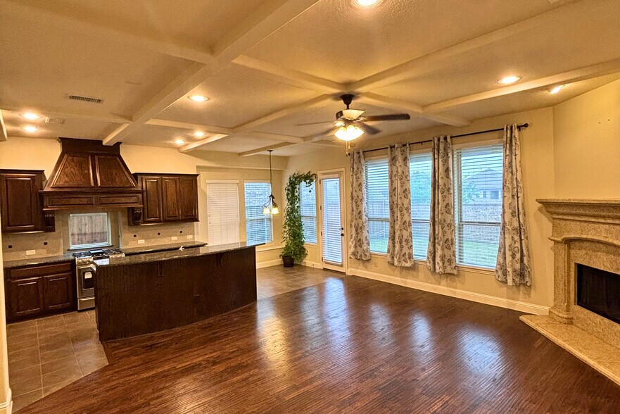 Building Photo - 5547 Lightfoot Ln