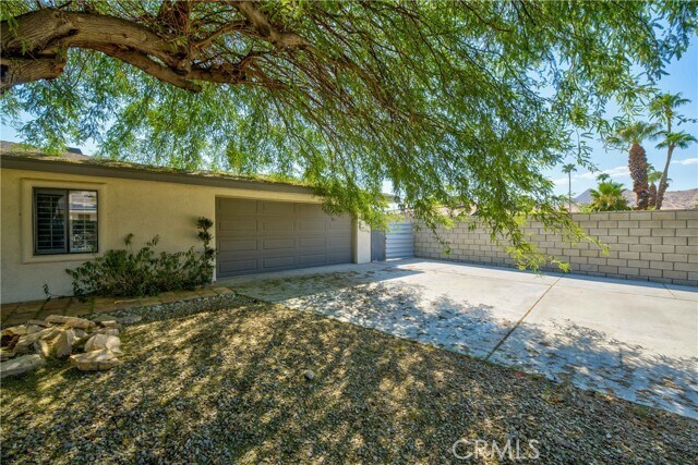 Building Photo - 642 S Mountain View Dr