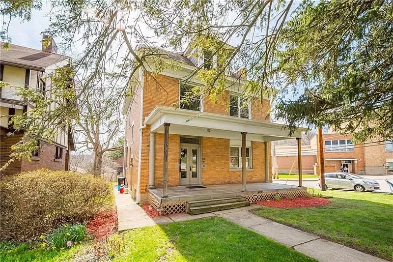 Perfect Front Porch! - 958 Pine Ave