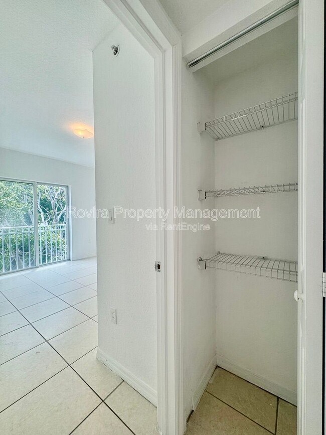 Building Photo - 498 SW 6th St