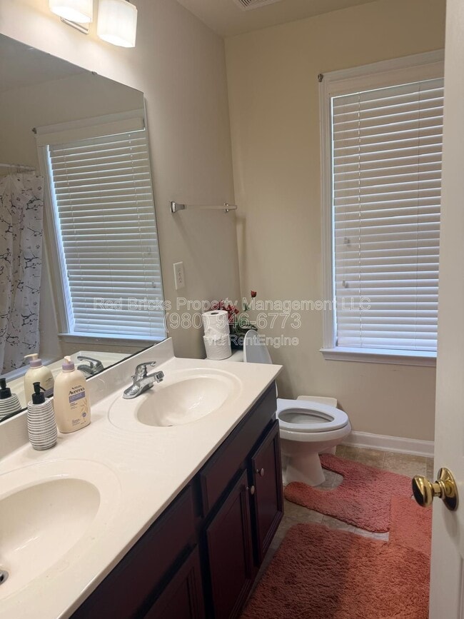 Building Photo - 7939 Heatherstone Dr