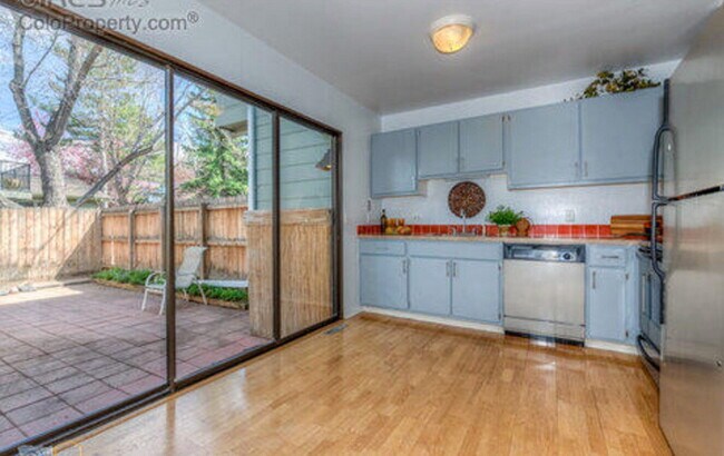 Building Photo - Beautiful Townhouse in Boulder!