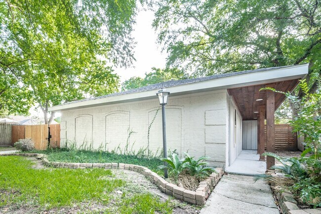 Building Photo - 1907 Ashford Hollow Ln