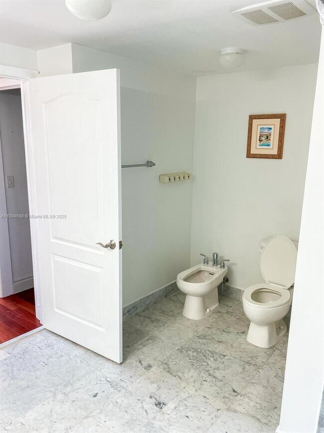 Building Photo - 2501 Douglas Rd