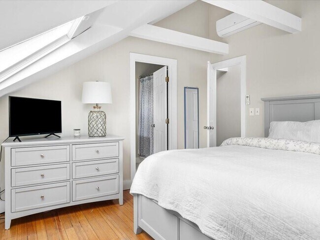 Building Photo - 20-24 Perry St