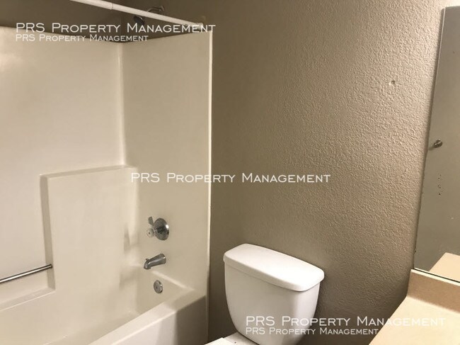 Building Photo - 925 S Longmore