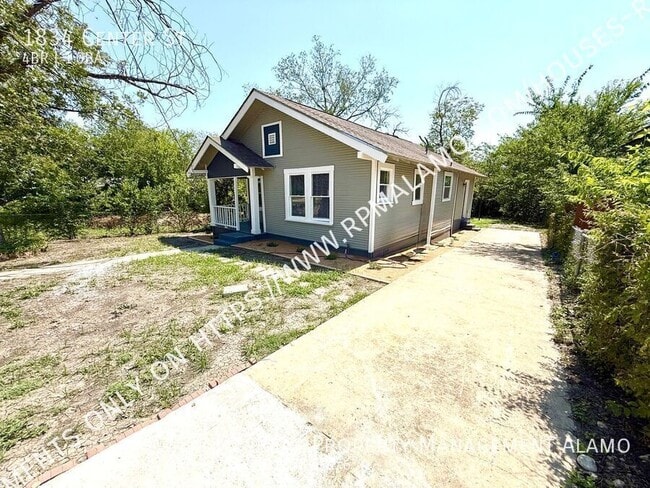 Building Photo - 1834 Center St