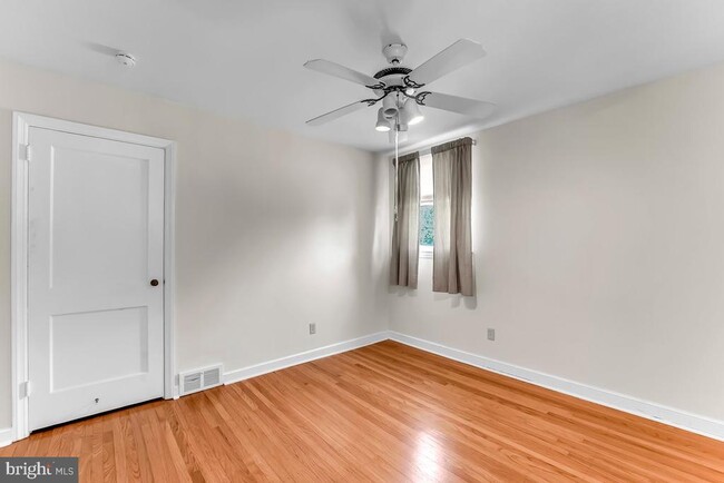 Building Photo - 915 Springhaven Rd