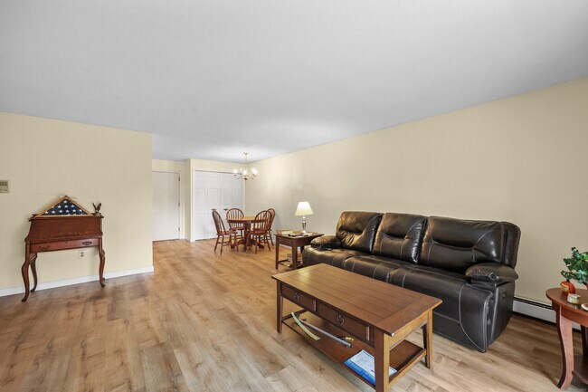 Building Photo - 60 Rambling Brook Ln