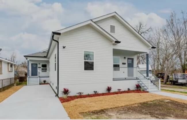 Building Photo - 1332-1334 Tricou St