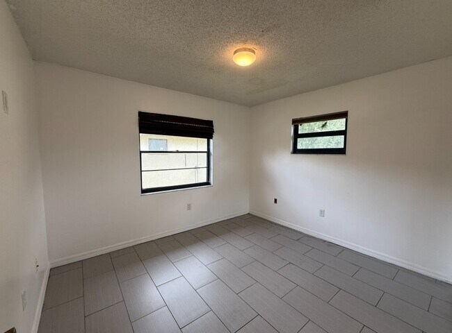 Building Photo - 851 Mecca Dr