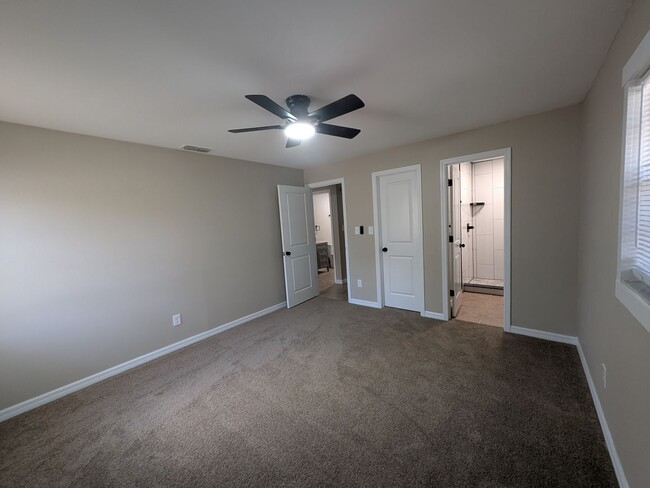 Building Photo - Crystal River 3/2/1 located near US 19 and...