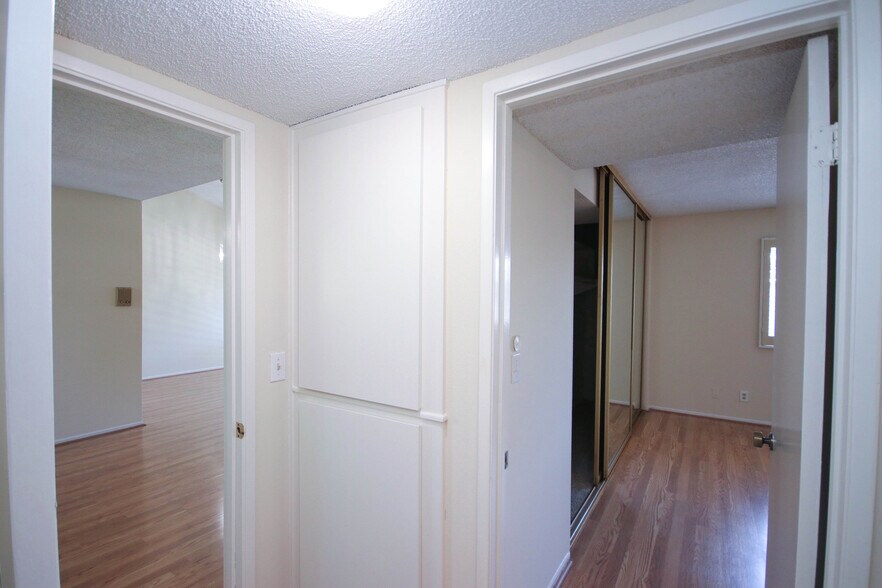 Building Photo - 542 N Orange Grove Blvd