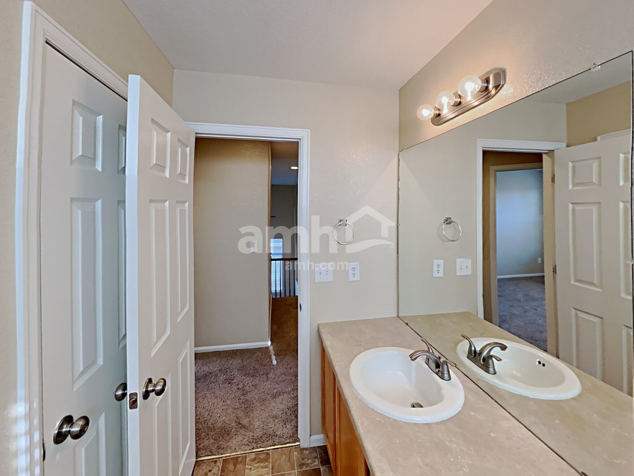 Building Photo - 3910 S Quatar St