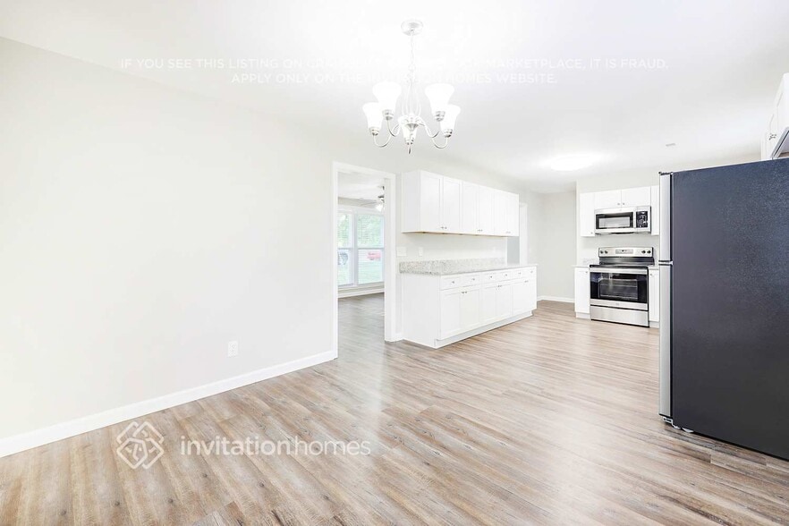 Building Photo - 211 Bonnafield Dr