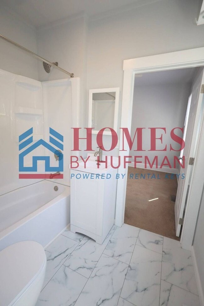 Building Photo - Two Bedroom House