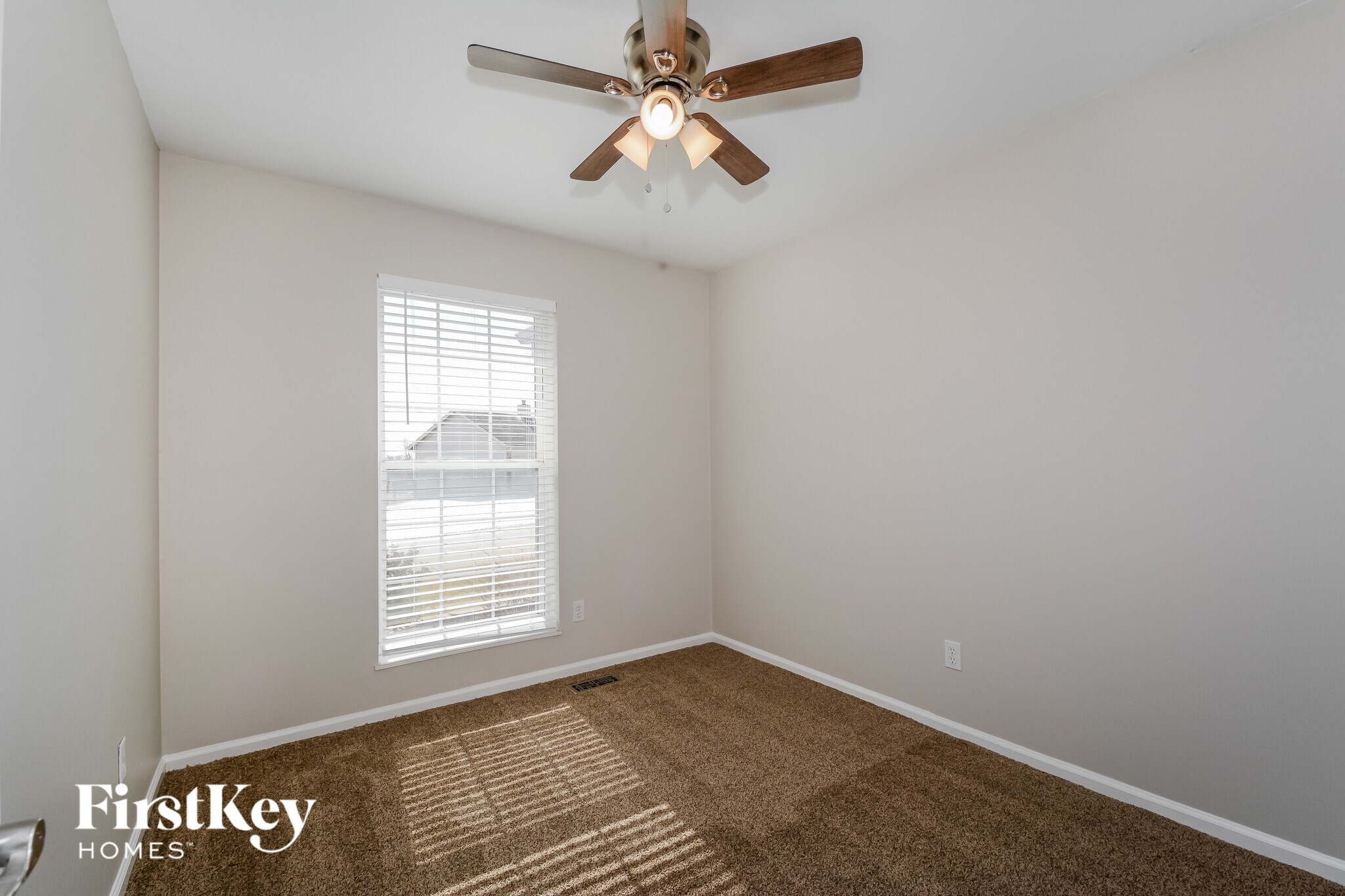 Building Photo - 641 Autumn Oaks Dr