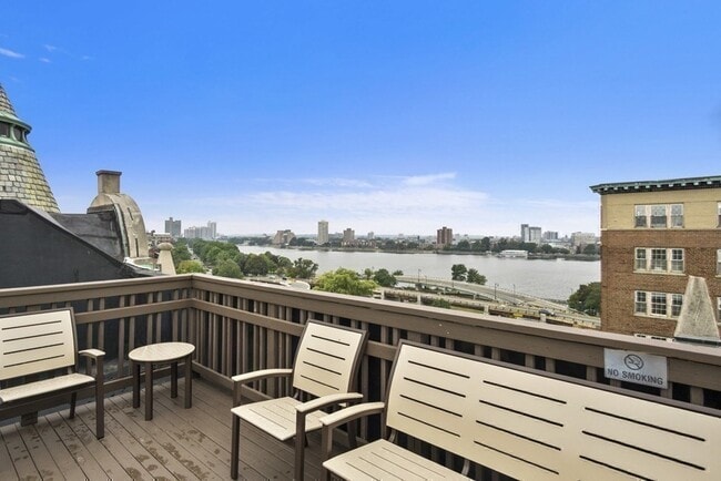 Building Photo - 4 Charlesgate E