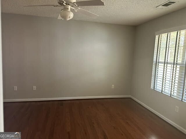 Building Photo - 527 Acorn Ln