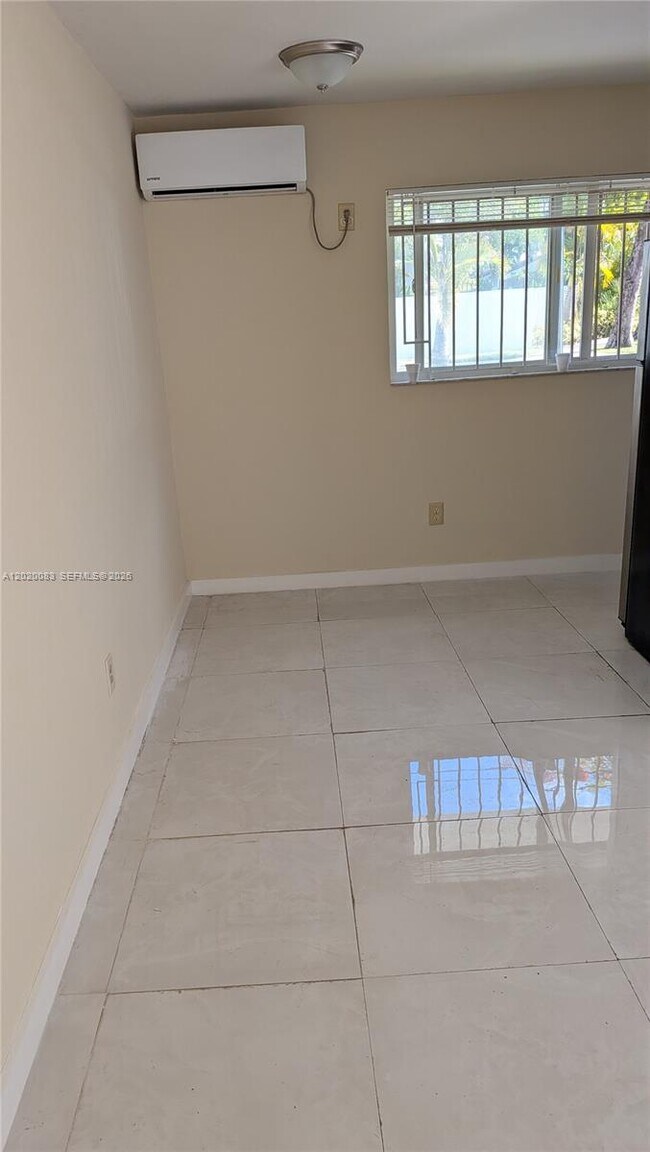 Building Photo - 1194 NW 19th Ave