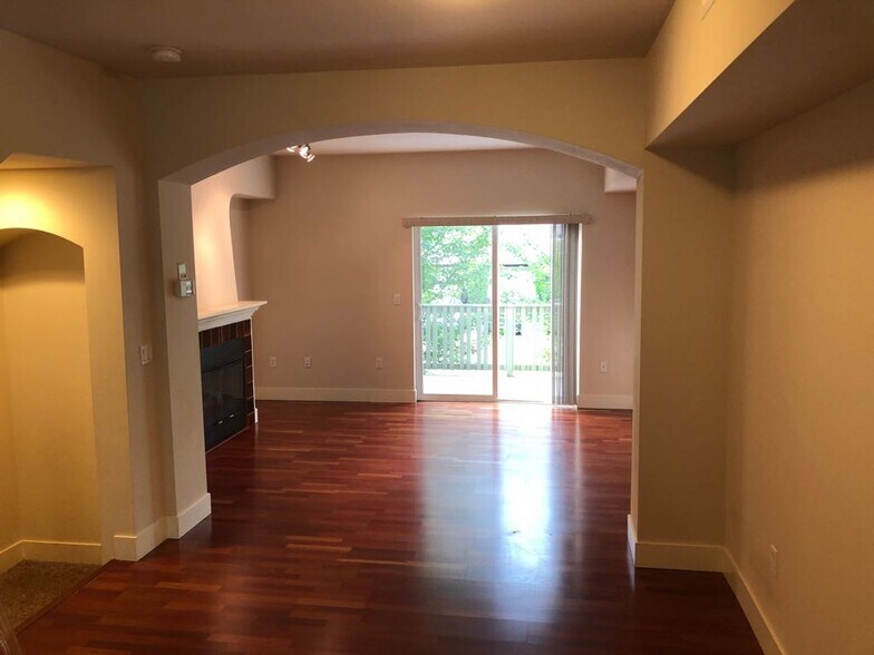 Primary Photo - 18270 Northeast 97th Way