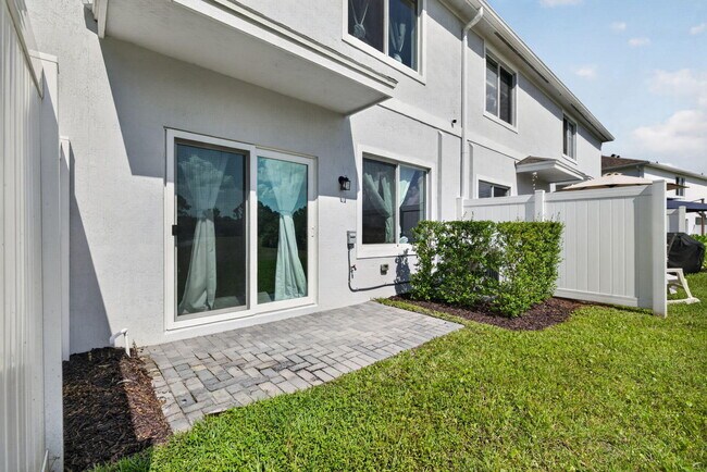Building Photo - 608 Waters Edge Ln