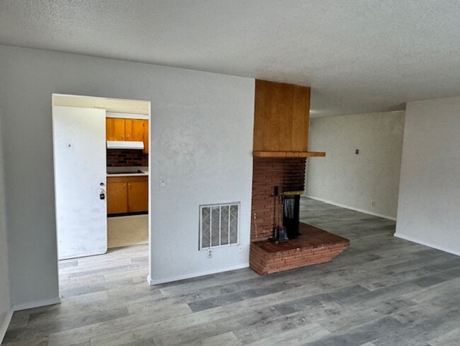 Building Photo - NEW TO MARKET/ 3 BEDROOM HOUSE W/ GARAGE C...