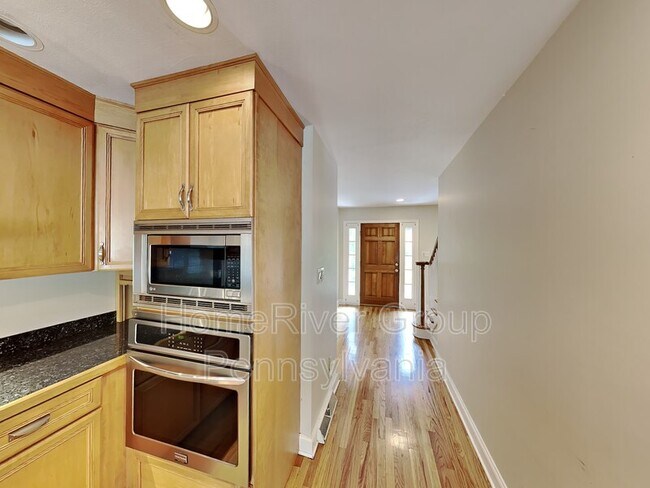 Building Photo - 31 Brucewood Dr