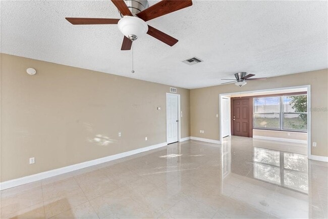 Building Photo - 2928 Bancroft Cir E