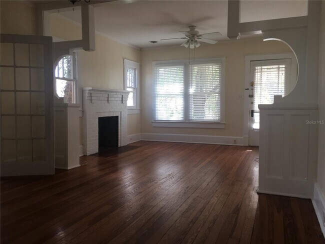 Building Photo - 113 E Vanderbilt St