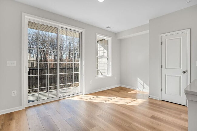 Building Photo - Brand New – 3 Bedroom Unit - Available NOW!