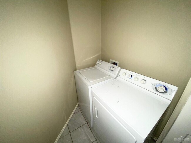 Building Photo - 4307 W La Guardia Ln