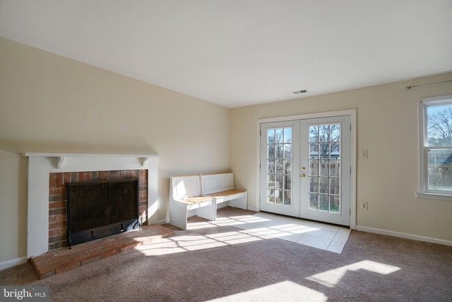 Building Photo - 9 Park Square Dr