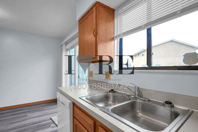 Building Photo - 1726 River Bend Rd