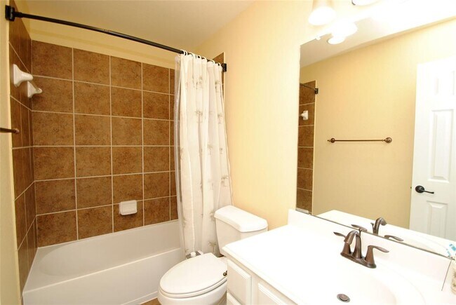 Building Photo - 7602 Westmoreland Dr