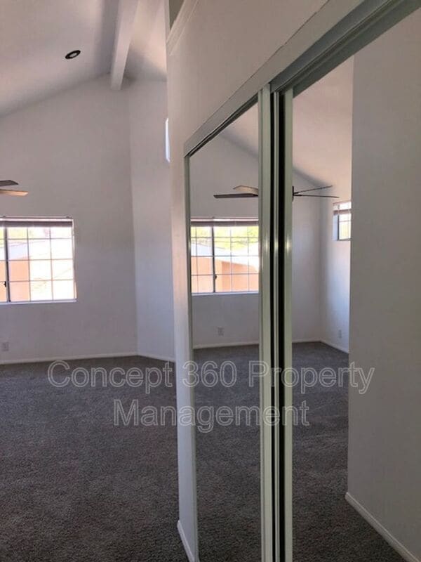 Building Photo - 4517 E Lavante St