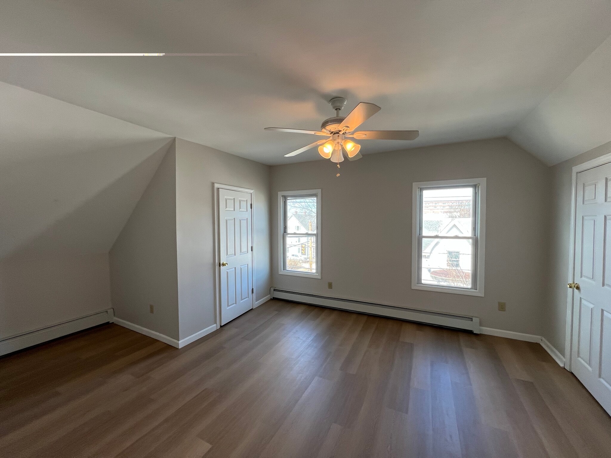 Building Photo - 981 Valley St