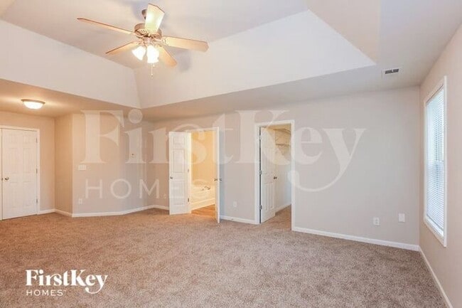 Building Photo - 5862 Bridgeport Ct