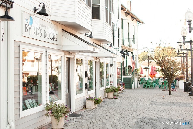 Building Photo - 15 Juniper Rd