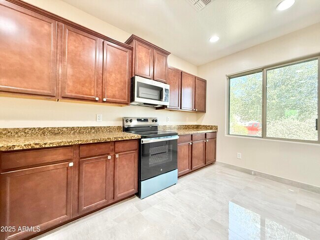 Building Photo - 10631 E Sunflower Ln