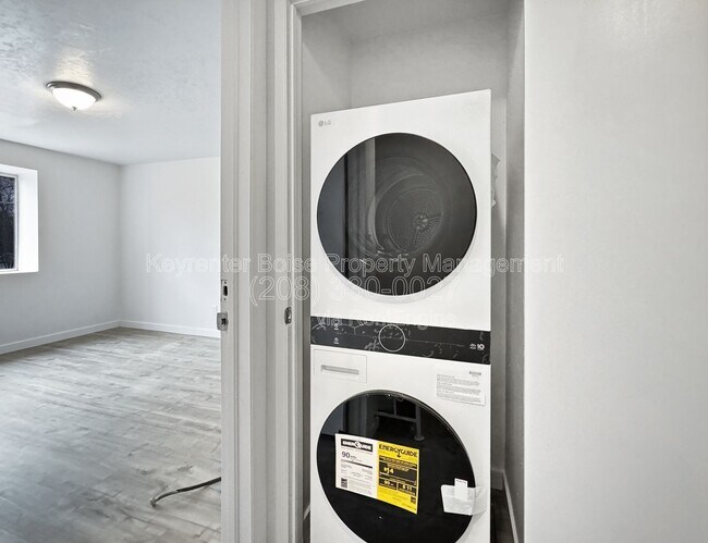 Building Photo - 4813 W Targee St