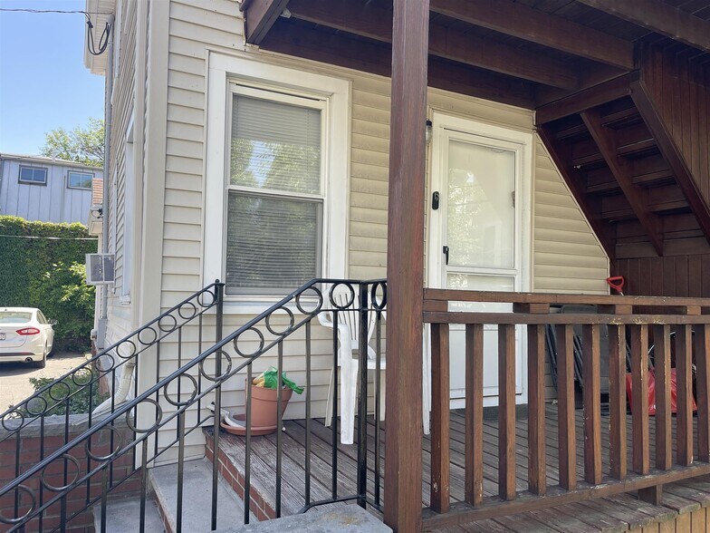 Building Photo - 119 Amory St